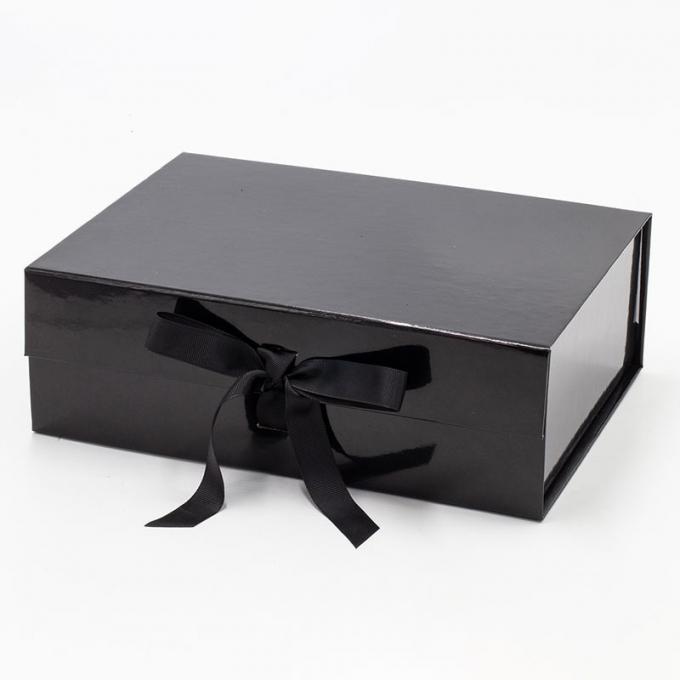 Vernice lucida dura dei contenitori di regalo dell'abbigliamento nero di 2mm con la maniglia della corda 1