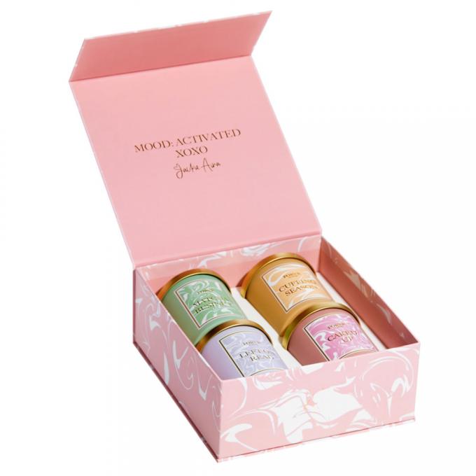 CMYK sentiti esaminano in controluce il punto d'imballaggio cosmetico del contenitore di regalo UV 1